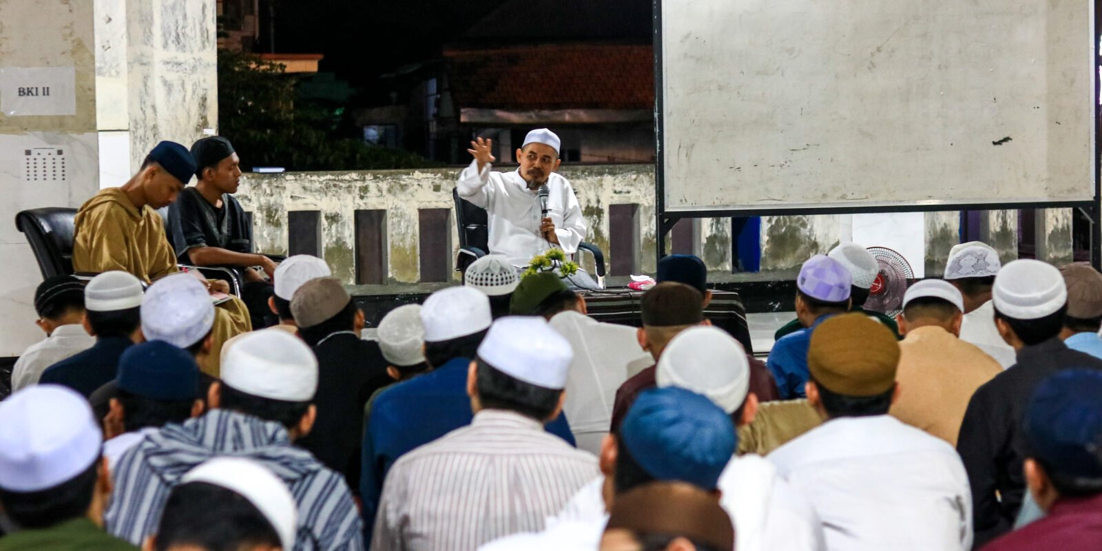 Ilustrasi Persiapan SPM dengan Seminar Pelatihan Mengajar Bersama Ustad Hasan Basri, yang diikuti para santri kelas 2 aliyah Dalwa angkatan Ahbabul Mushtofa