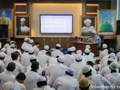 Daurah Ilmiyah bersama Dr. Al-Habib Abdurrahman bin Abdullah Assegaf diikuti oleh para staf pengajar Ponpes Dalwa