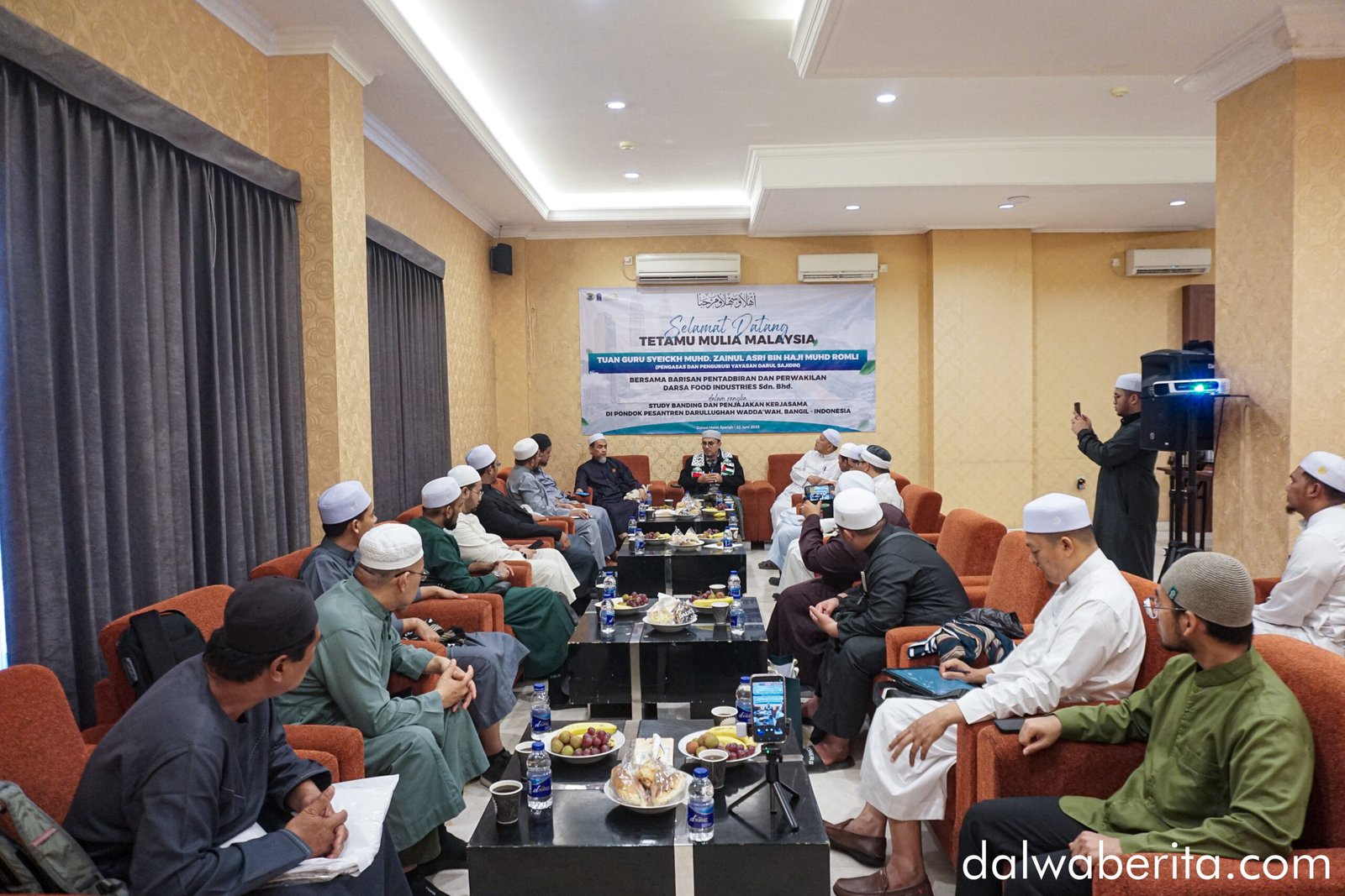 llustrasi perbincangan kerja sama Darsa Malaysia dengan Ponpes Dalwa