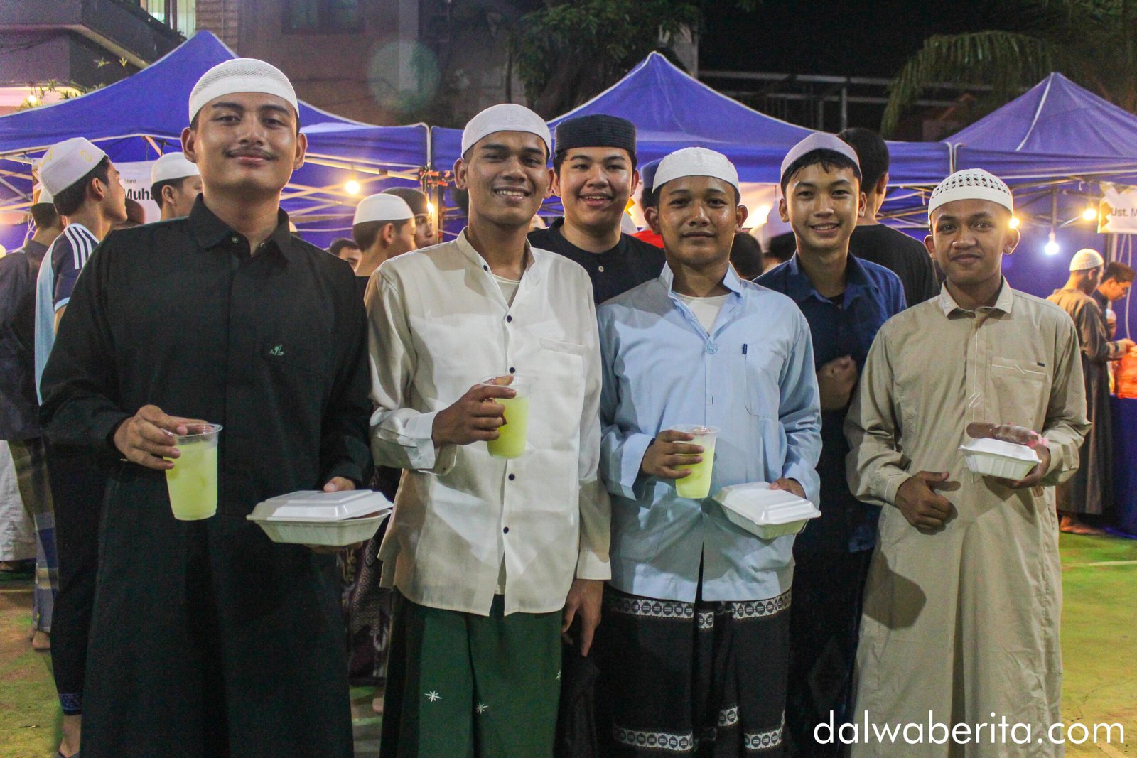 Potret bahagia para santri Dalwa di Bazar Muharram