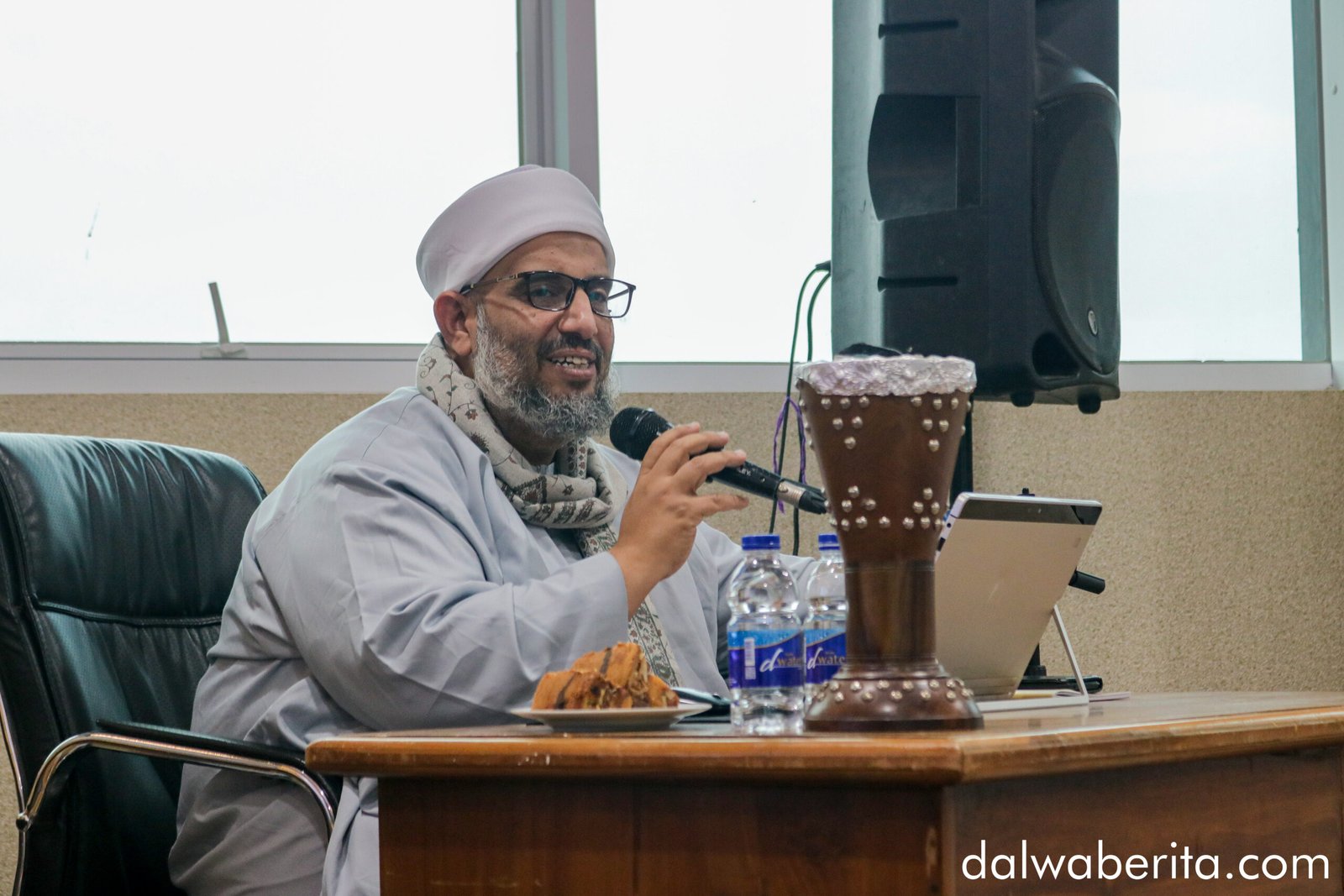 Potret Dr. Al-Habib Abdurrahman bin Abdullah Assegaf saat mengisi daurah ilmiyah di Ponpes Dalwa