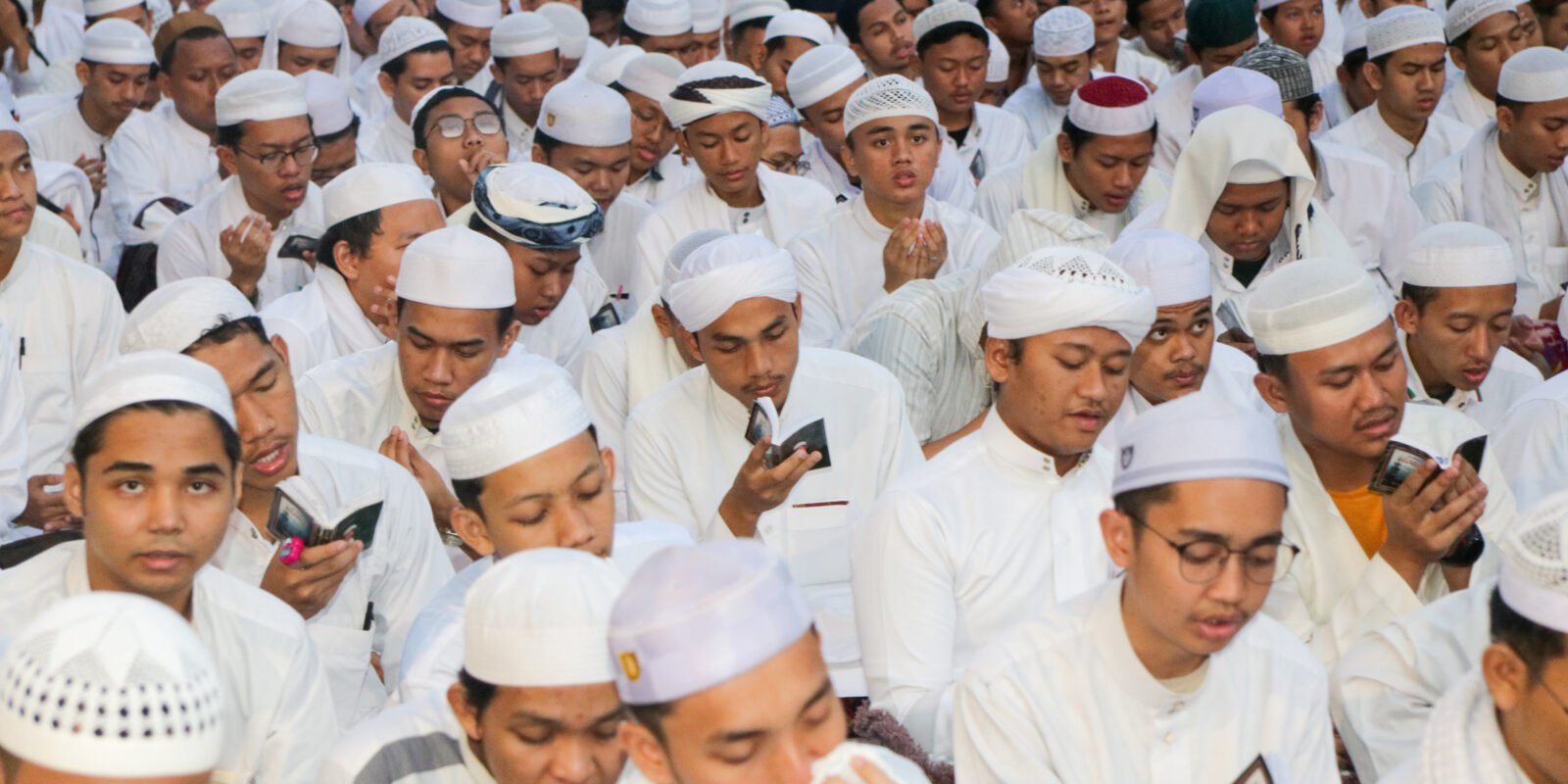 Ilustrasi pembacaan doa awal dan akhir tahun Islam