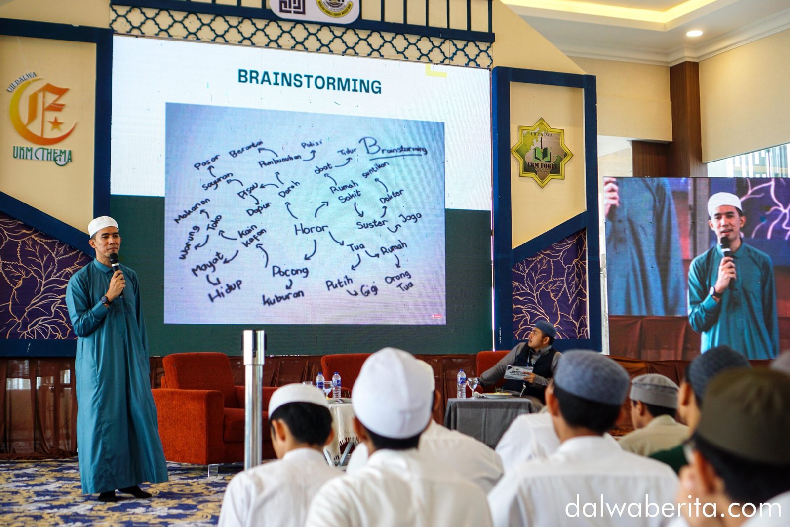 Riza Pahlevi mengisi seminar Speak, Lead & Shine di Dalwa