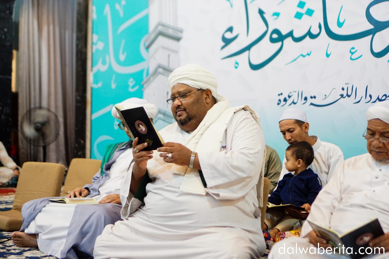 Syekh Ahmad as-Sudani di hari Asyura Dalwa memimpin baca Burdah