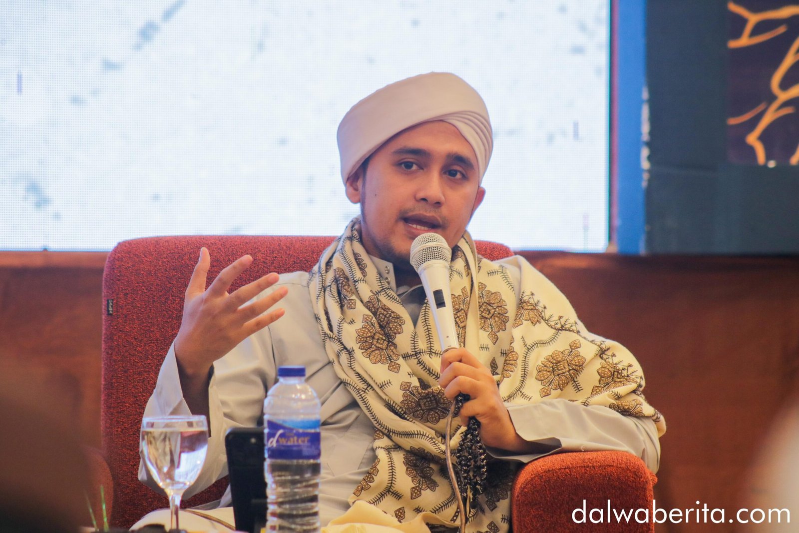 Lora Ismail al-Kholili mengisi seminar Speak, Lead & Shine di Dalwa