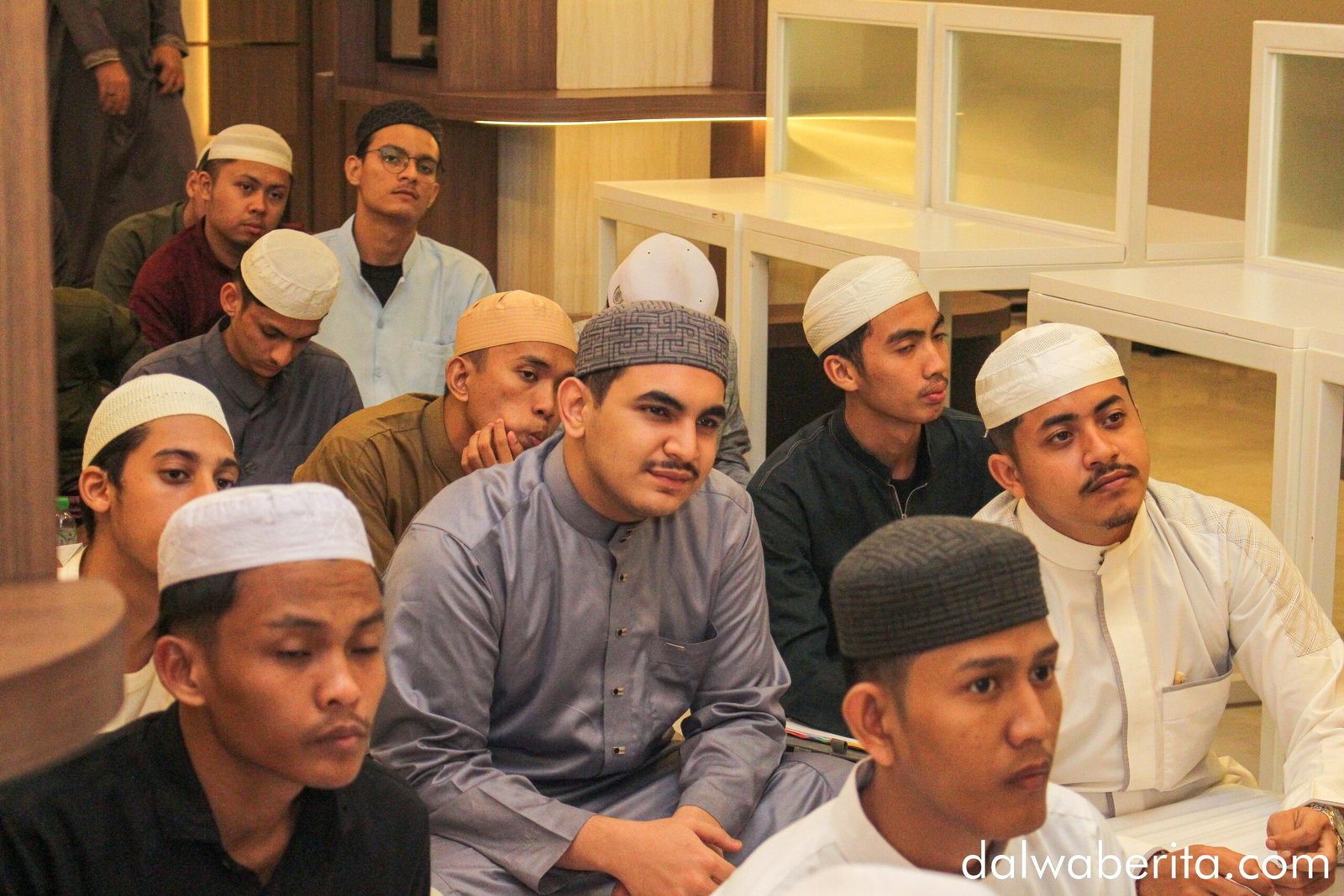 Santri Menyimak Habib Ali Alkaff