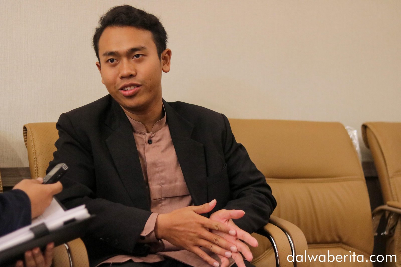 Ustadz Fariz Nabil selaku ketua rombongan studi banding gontor ke Dalwa