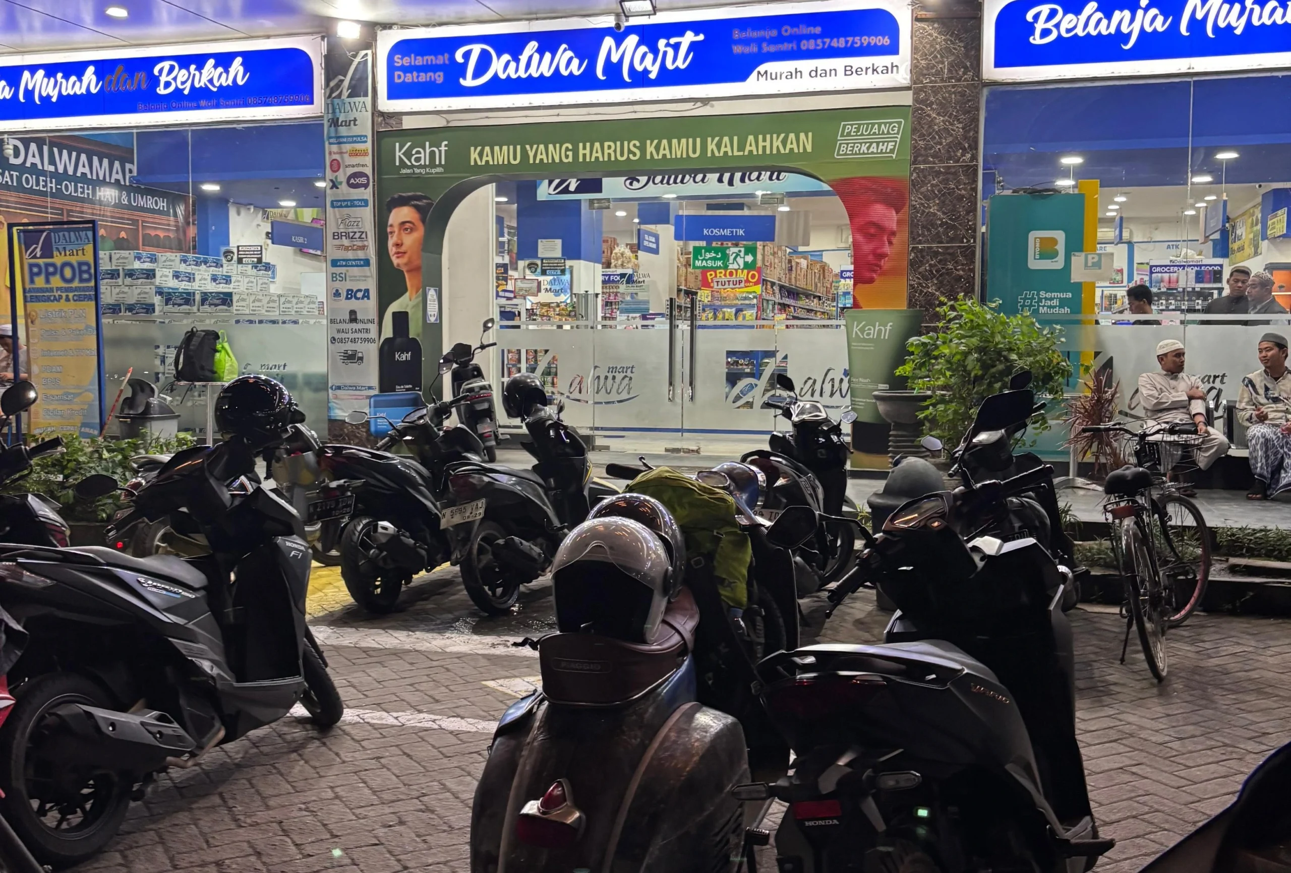 Sampainya mereka di Dalwa Mart