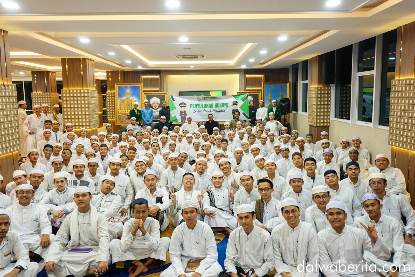 Foto bersama peserta sosialisasi hukum Kejari Pasuruan