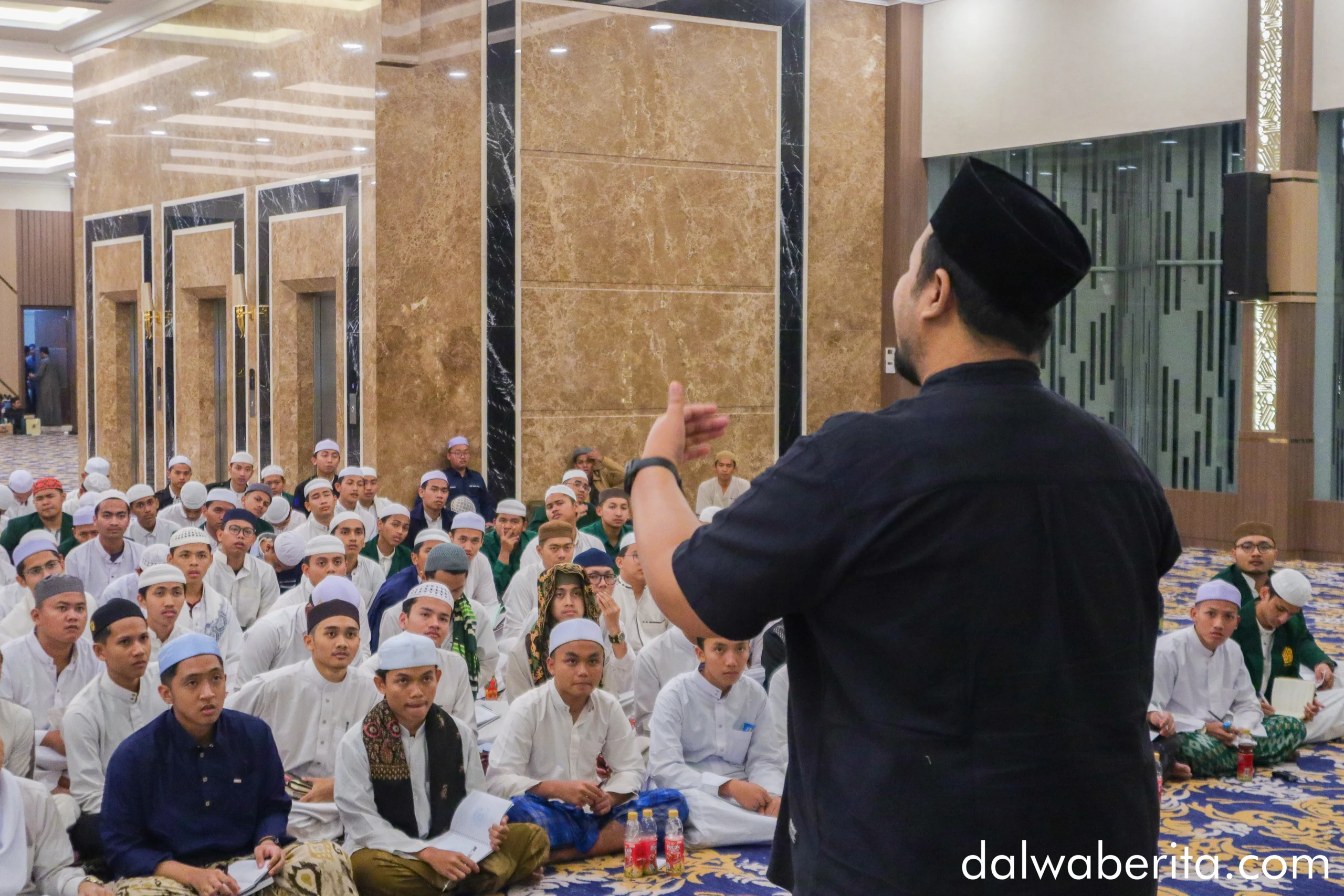 Edgar Hamas Pada seminar kepemimpinan Dalwa