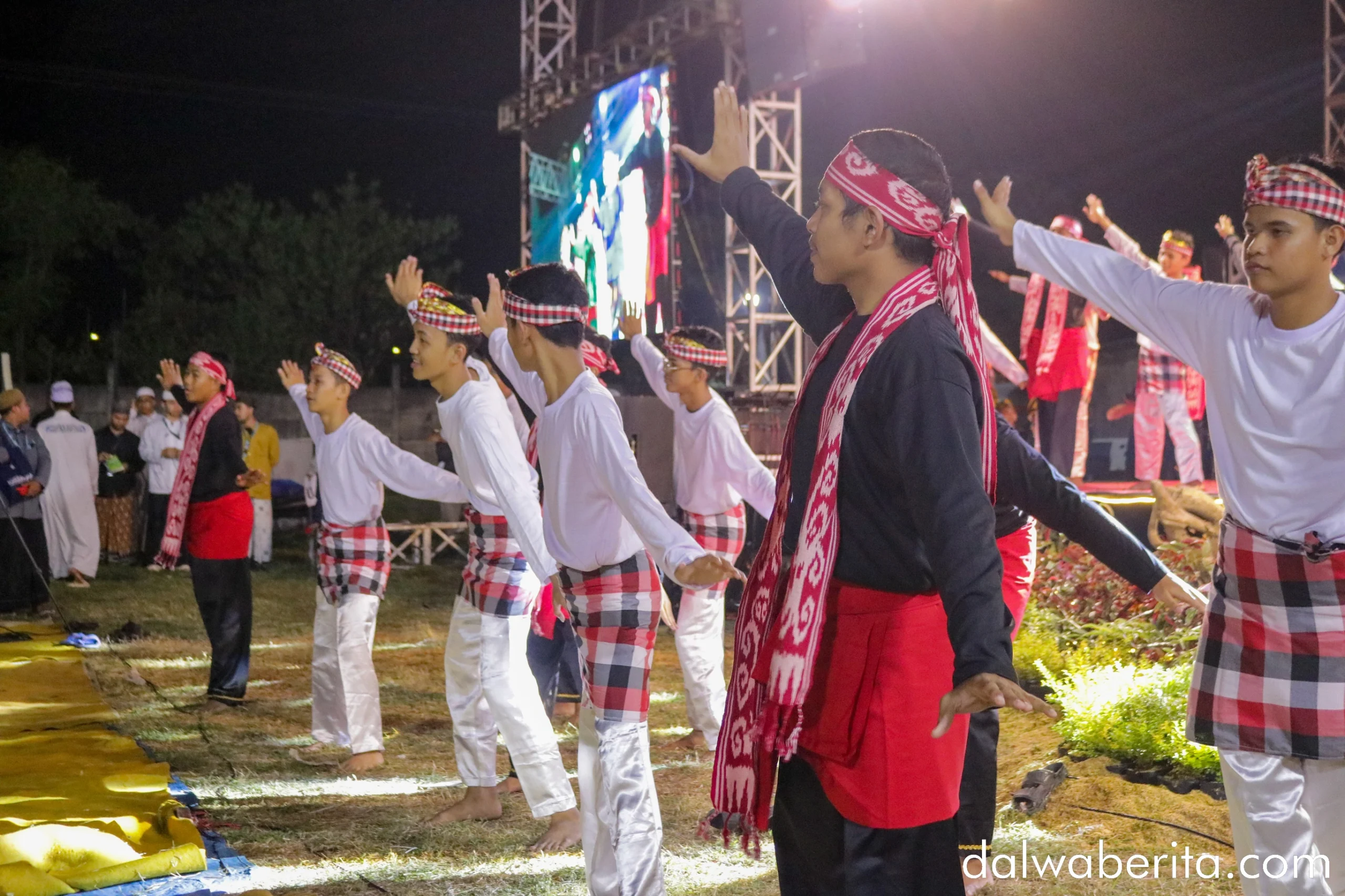 Koreografer Dalwa Seni Budaya dari para santri baru