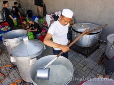 Ilustrasi Dapur Multaqo memasak nasi untuk acara