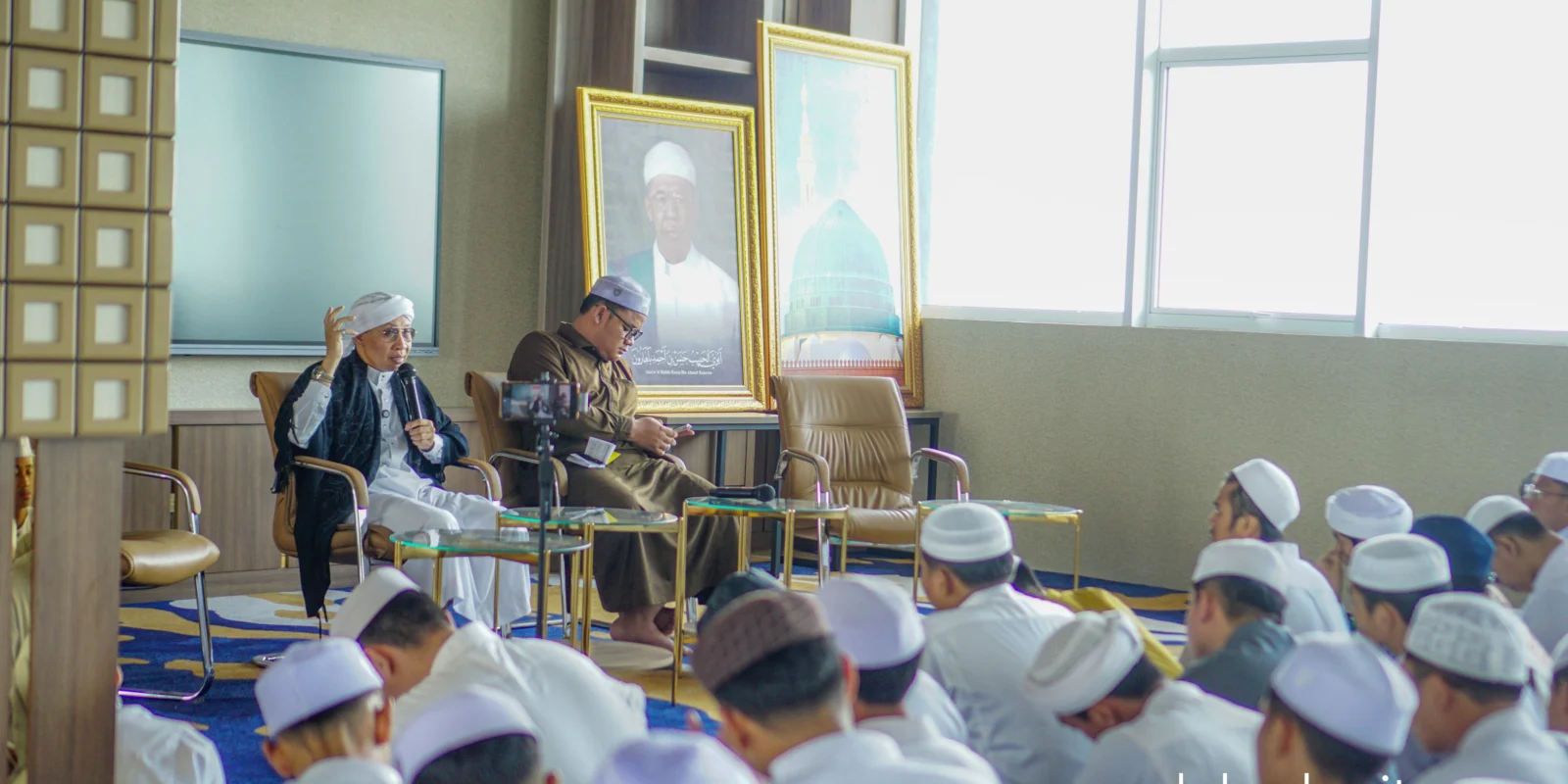 Seminar Ilmiah Bersama Buya Yahya
