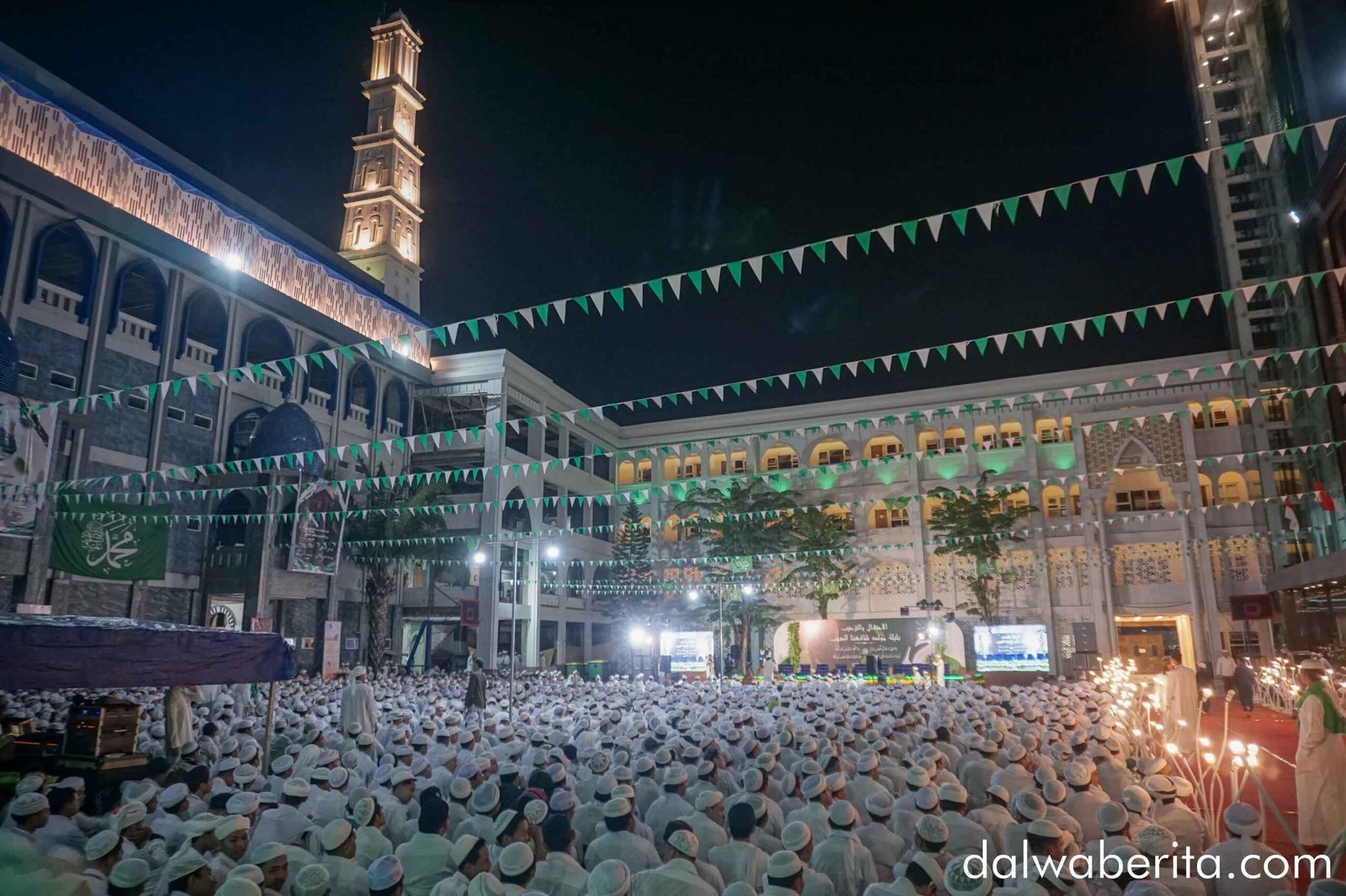 peringatan maulid nabi dengan pembacaan maulid bersama