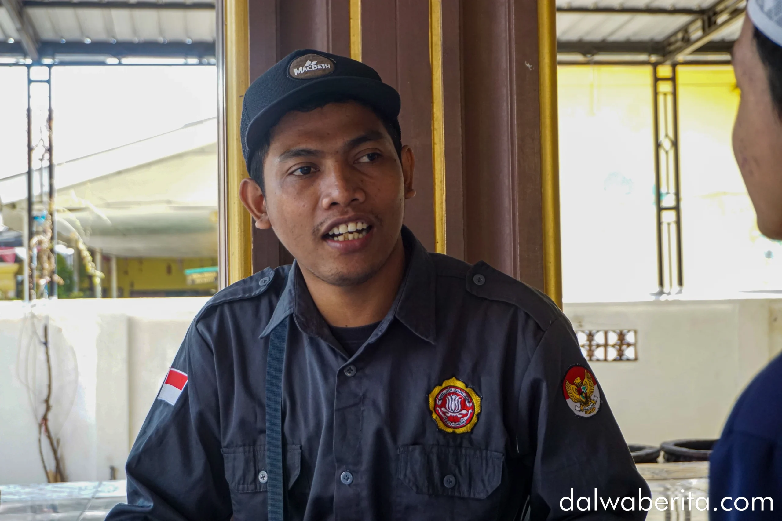 Pak M. Safaruddin, selaku Ketua Karang Taruna saat diwawancara
