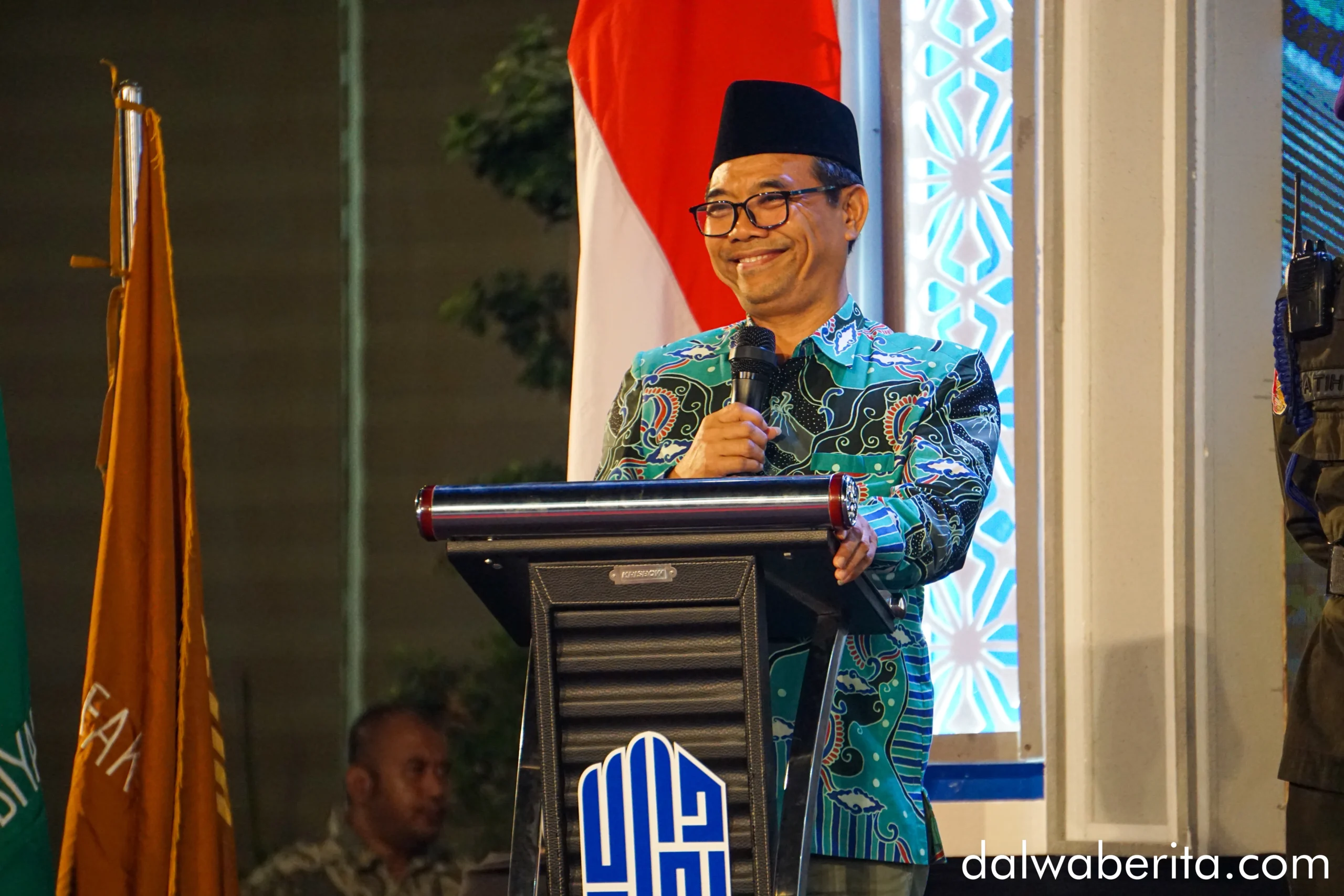 Kepala Kanwil Kemenag Jawa Timur, Dr. H. Bakhtiar, M.Ag., M.Pd., dalam sambutan pada wisuda UII Dalwa 2025