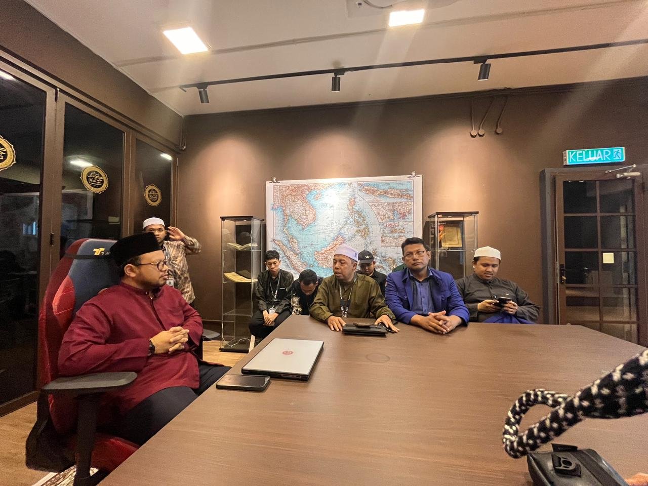 kunjungan UII Dalwa ke Akademi Jawi