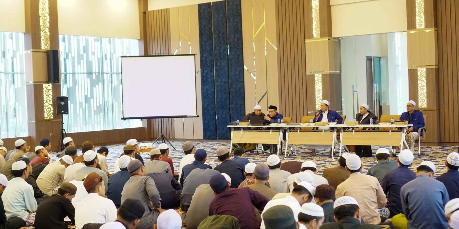 Fakultas Syariah Universitas Islam Internasional Darullughah Wadda’wah (UII Dalwa) menggelar Kuliah Umum bersama para pimpinan kampus