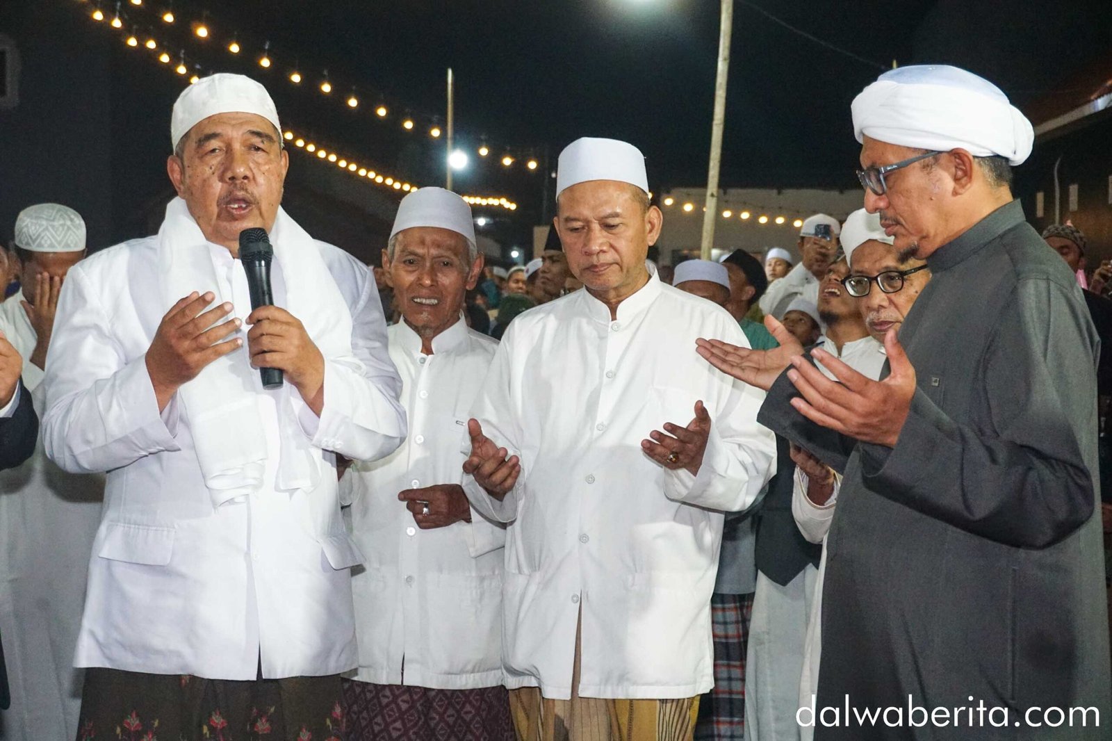 Doa bersama untuk bangunan baru majelis Darussholihin Al-Mubarok