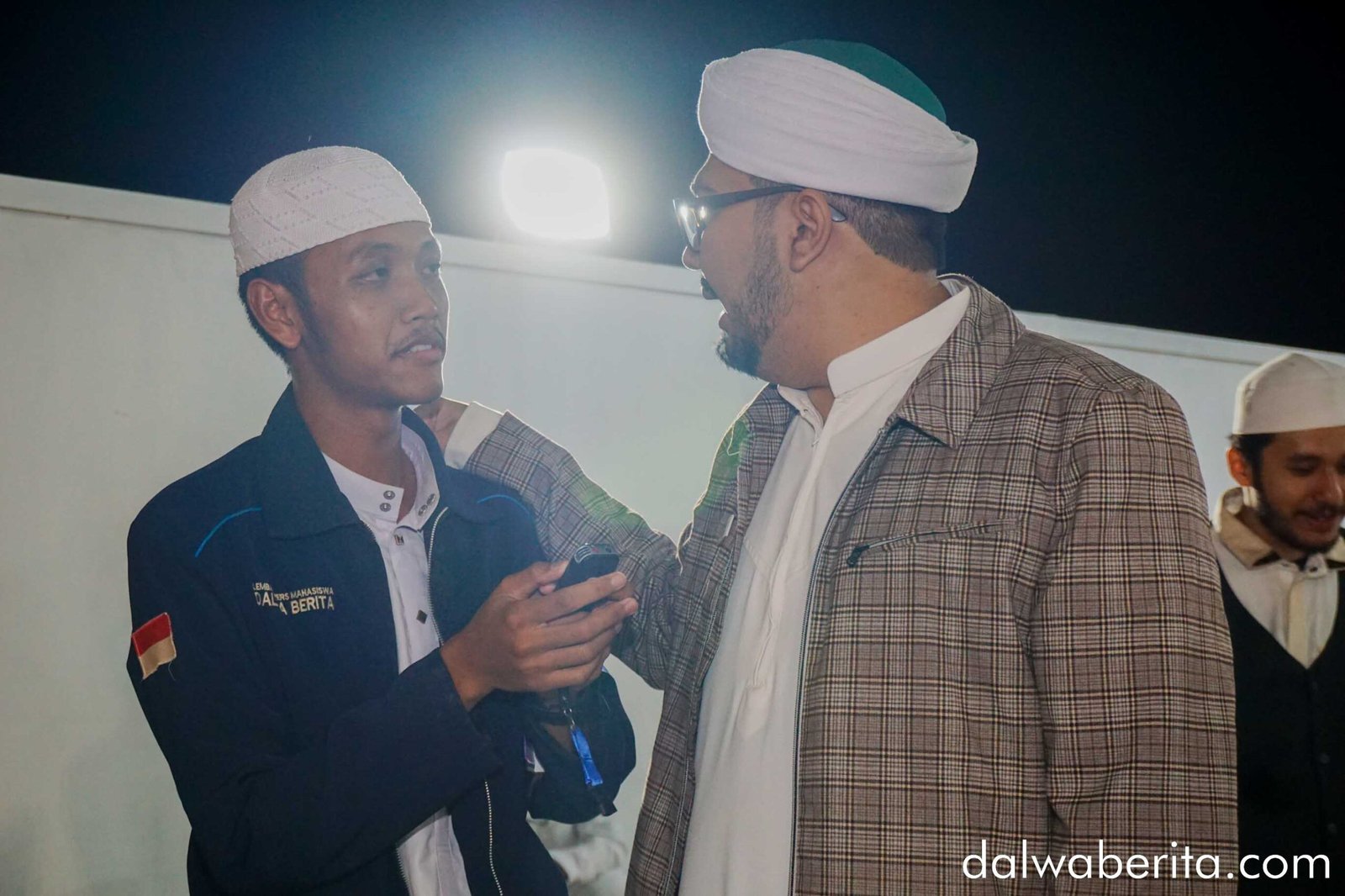 Habib Hasan Addibaj saat diwawancara oleh pers Dalwa Berita