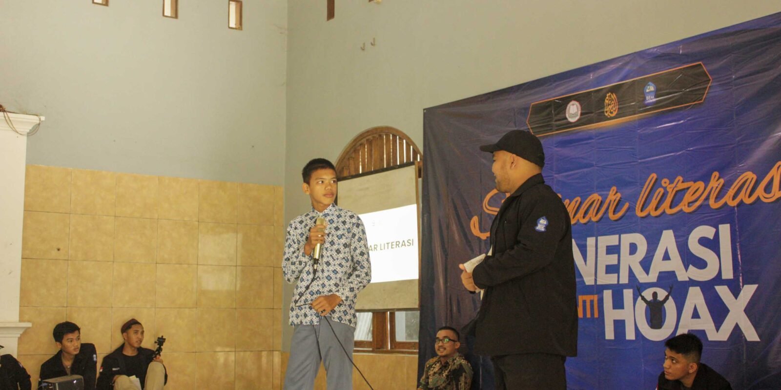 Seminar Literasi BEM UII Dalwa