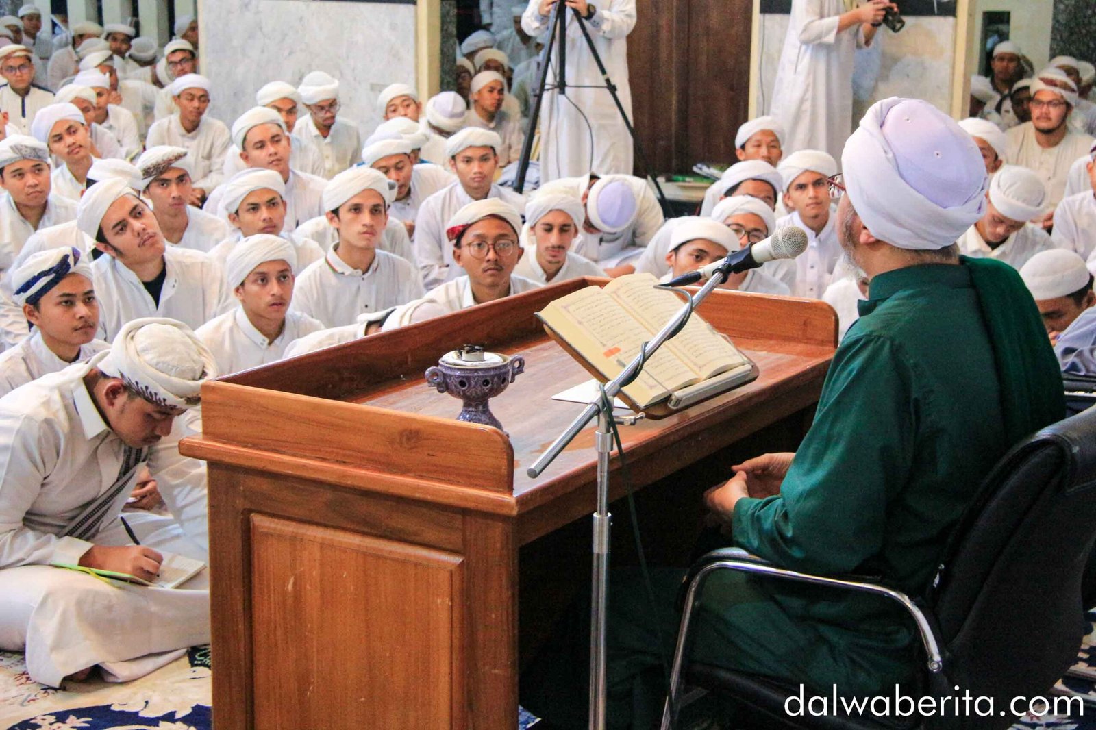 Halaqah Hadramiyah bersama  Al-Habib Muhammad bin Husein Al-Habsyi 