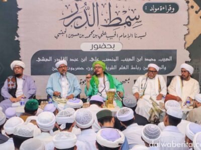 Cicit Pengarang Simthudduror Hadir Bawa Ijazah dan Wasiat untuk Santri Dalwa