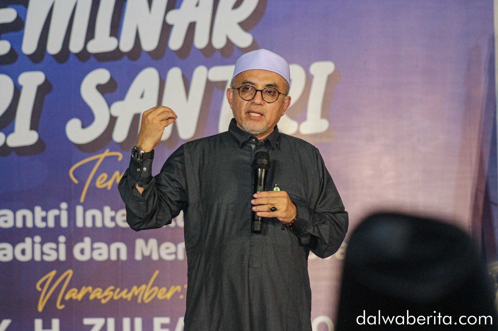 Dr. Habib Ali Zainal Abidin Bil Faqih pada sambutan Seminar Hari Santri Nasional 2025