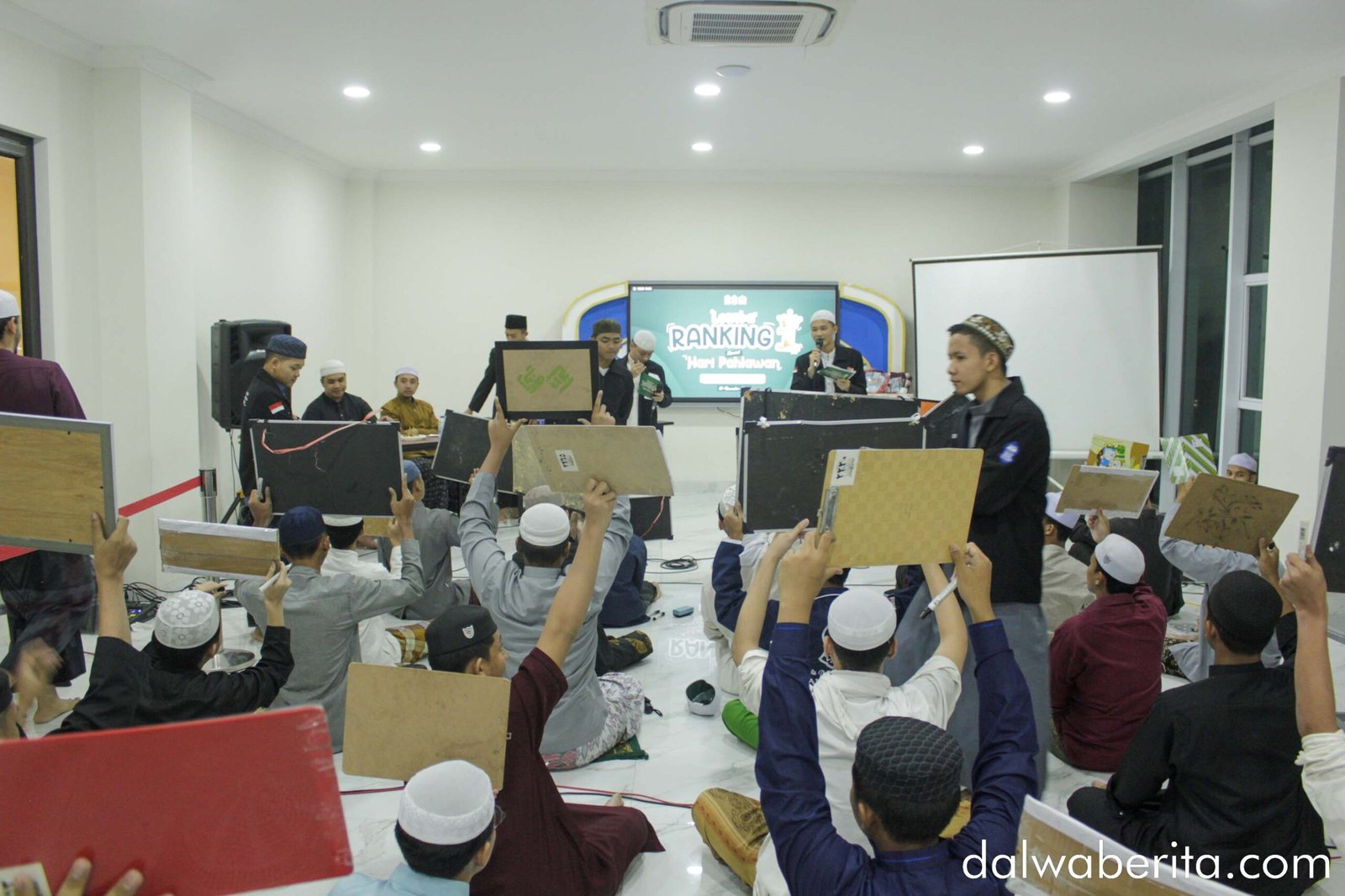 BEM UII Dalwa Hidupkan Semangat Hari Pahlawan Lewat Lomba Ranking 1