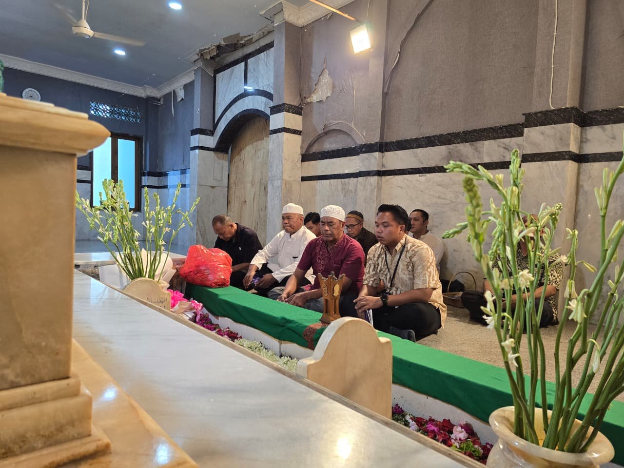 Dalwa Hotel Gelar Ziarah dan Sowan, Perkuat Keimanan dan Jati Diri Karyawan