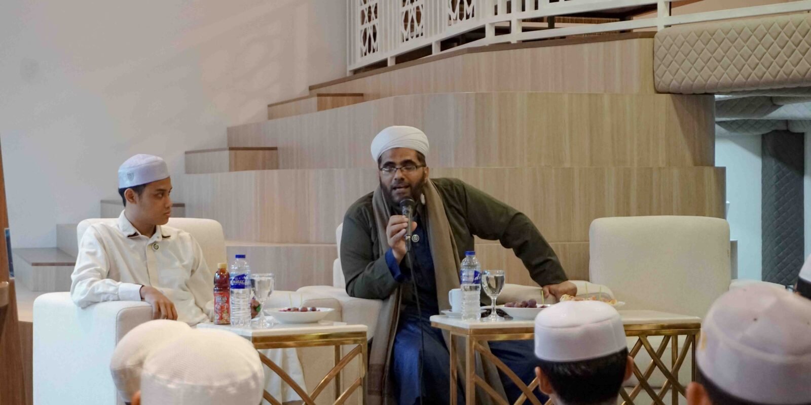 Dr. Syekh Muhammad bin Suud Al-Jidhi Terangkan Urgensi Ilmu Bahasa Dalam Disiplin Ilmu FiqihDr. Syekh Muhammad bin Suud Al-Jidhi Terangkan Urgensi Ilmu Bahasa Dalam Disiplin Ilmu Fiqih