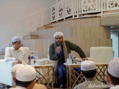 Dr. Syekh Muhammad bin Suud Al-Jidhi Terangkan Urgensi Ilmu Bahasa Dalam Disiplin Ilmu FiqihDr. Syekh Muhammad bin Suud Al-Jidhi Terangkan Urgensi Ilmu Bahasa Dalam Disiplin Ilmu Fiqih